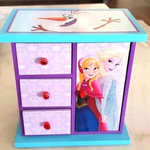 Disney's Frozen Elsa and Anna Jewelry Box. Great condition.